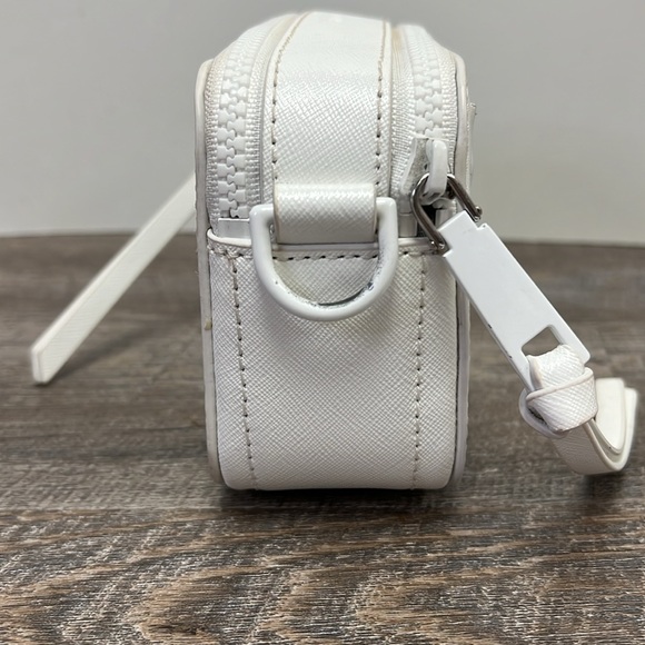 SOLD IN STORE Marc Jacobs White “The Snapshot” Camera Crossbody Bag - Picture 4 of 9